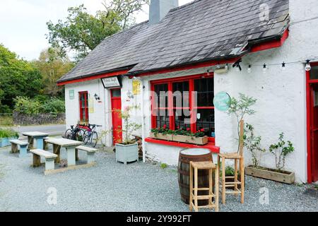 Vue extérieure du bar et restaurant an Sibin, Lauragh, comté de Kerry, Irlande - John Gollop Banque D'Images