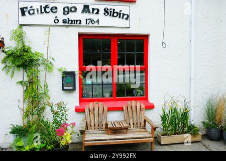 Vue extérieure du bar et restaurant an Sibin, Lauragh, comté de Kerry, Irlande - John Gollop Banque D'Images