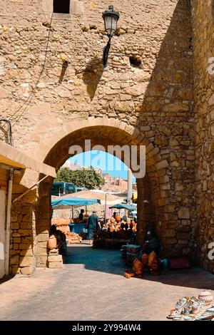 Une ancienne porte ancienne à safi dans l'ancienne médina à Safi appelé ' BAB CHAABA ', Maroc Banque D'Images