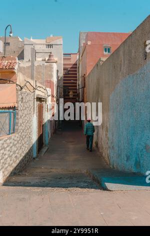 Une ruelle étroite dans l'ancienne médina à Safi, Maroc Banque D'Images