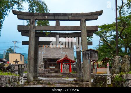 Oosugi Jinja Kokuzoson in Nikko : un sanctuaire shinto tranquille entouré de cèdres imposants, dédié à la divinité Kokuzoson. Banque D'Images