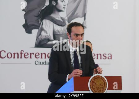 Mexico, Mexique. 09 octobre 2024. Andres Lajous Loaeza, directeur de l'Agence de réglementation des transports ferroviaires, s'exprimant lors d'une conférence d'information, où il a parlé des réformes énergétiques, au Palais National. Le 9 octobre 2024 à Mexico, Mexique. (Photo de Carlos Santiago/ crédit : Eyepix Group/Alamy Live News Banque D'Images