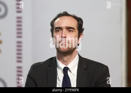 Mexico, Mexique. 09 octobre 2024. Andres Lajous Loaeza, directeur de l'Agence de réglementation des transports ferroviaires, s'exprimant lors d'une conférence d'information, où il a parlé des réformes énergétiques, au Palais National. Le 9 octobre 2024 à Mexico, Mexique. (Photo de Carlos Santiago/ crédit : Eyepix Group/Alamy Live News Banque D'Images