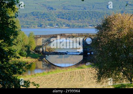 Vue du pont d'Inveraray (pont d'Aray) depuis le château d'Inveraray à Argyll et Bute, Écosse, Royaume-Uni Banque D'Images