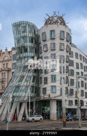 Prague, République tchèque 11 décembre 2023, la « Maison dansante » dans la capitale tchèque Prague Banque D'Images