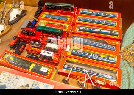 Boîtes de Tri-ang Hornby jouet train set wagons et moteurs de train exposés aux enchères, Royaume-Uni Banque D'Images