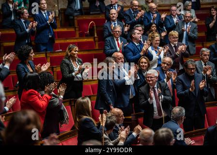 FRANCE-POLITIQUE-GOUVERNEMENT-PARLEMENT Sandrine Josso, députée du Groupe des démocrates, a applaudi après son discours au Parlement le jour de la motion de censure contre le premier ministre Michel Barnier. À Paris, le 8 octobre 2024. PARIS ILE-DE-FRANCE FRANCE COPYRIGHT : XANDREAXSAVORANIXNERIX FRANCE-POLITICS-GOVERNMENT-PARLI ASAVORANINERI-55 Banque D'Images