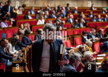 FRANCE-POLITIQUE-GOUVERNEMENT-PARLEMENT Carles de Courson, député du LIOT - liberté, indépendants, outre-mer et Territoires, au Parlement le jour de la motion de censure contre le premier ministre Michel Barnier. À Paris, le 8 octobre 2024. PARIS ILE-DE-FRANCE FRANCE COPYRIGHT : XANDREAXSAVORANIXNERIX FRANCE-POLITICS-GOVERNMENT-PARLI ASAVORANINERI-50 Banque D'Images