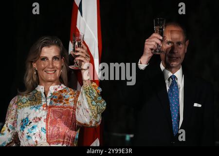 Le duc et la duchesse d'Édimbourg lèvent leurs verres lors de la réception d'anniversaire du roi à la résidence du haut-commissaire britannique, Villa de Giorgio à Naxxar, le troisième jour d'une tournée royale à Malte pour marquer le 60e anniversaire de son indépendance et célébrer le patrimoine commun du pays et la collaboration continue avec le Royaume-Uni. Date de la photo : mercredi 9 octobre 2024. Banque D'Images