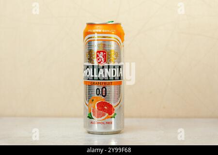 Tyumen, Russie-06 septembre 2024 : bière sans alcool, bouteilles Hollandia en magasin. Brassé en Hollande, depuis 1758 Banque D'Images