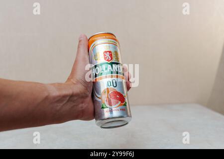 Tyumen, Russie-06 septembre 2024 : canette de bière néerlandaise sans alcool, Hollandia, brassée en Hollande, depuis 1758 Banque D'Images