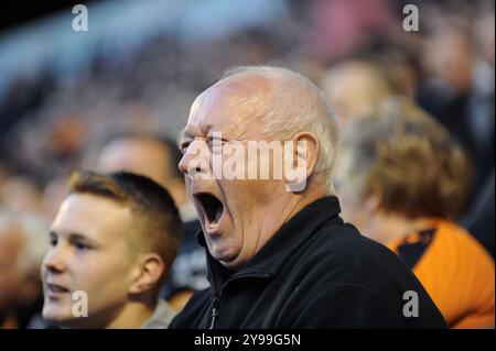 Partisans de Wolverhampton Wanderers criant ou bâillant 29/07/2015 Banque D'Images