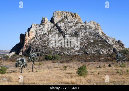 Massif d'Isalo. Montagne rocheuse de grès. Ranohira, Fianarantsoa, région d'Ihorombe, Madagascar. Banque D'Images