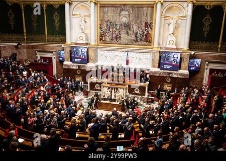 Paris, France. 8 octobre 2024. Vue d'ensemble à l'Assemblée nationale lors de la séance des questions au gouvernement, à Paris. Une séance hebdomadaire d'interrogation du gouvernement français a lieu à l'Assemblée nationale au Palais Bourbon. (Crédit image : © Telmo Pinto/SOPA images via ZUMA Press Wire) USAGE ÉDITORIAL SEULEMENT! Non destiné à UN USAGE commercial ! Banque D'Images