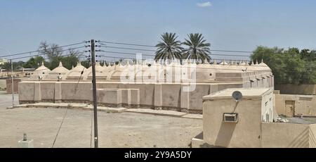 Mosquée Al Hamouda, la mosquée avec de nombreux dômes, 50 dômes, basés sur l'architecture islamique, plus de 500 ans, Jaalan Bani Bu Ali, Oman Banque D'Images