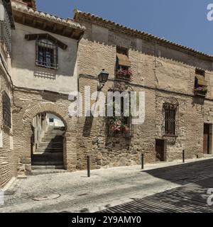 Vieille rue vide à Tolède, Espagne, Europe Banque D'Images