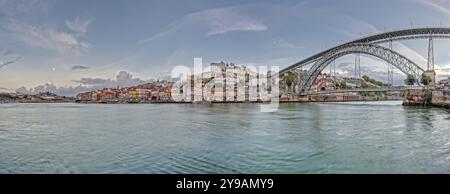 Panorama de trois coups au petit matin Porto Banque D'Images