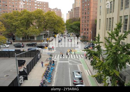 New York, États-Unis. 08 octobre 2024. La circulation est vue à Manhattan, New York. (Photo de Jimin Kim/SOPA images/SIPA USA) crédit : SIPA USA/Alamy Live News Banque D'Images