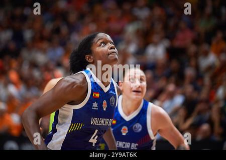 Valencia, Espagne. 09 octobre 2024. Nadia Fingall de Valencia basket en action lors de la saison régulière féminine Euroleague Round 1 au Pabellon Fuente de San Luis. Score final : Valencia basket 80:62 ZVVZ USK Praha crédit : SOPA images Limited/Alamy Live News Banque D'Images