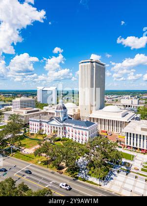 Tallahassee, Floride - 2 septembre 2024 : le bâtiment du Capitole de l'État de Floride et le musée du Capitole historique de Floride Banque D'Images