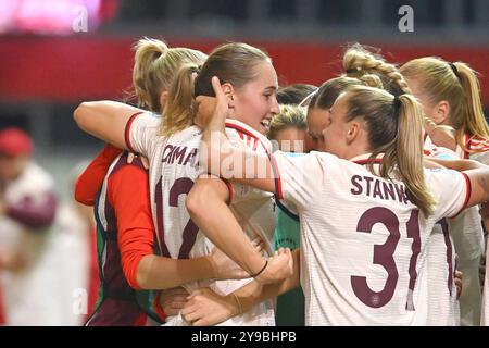 Munich, Deutschland. 09 octobre 2024. Célébration collective des buts avec Sydney LOHMANN (FCB), Georgia STANWAY (FCB), jubilation, joie, enthousiasme, action, FC Bayern Munich - FC Arsenal 5-2 Women's Football Champions League le 9 octobre 2024 CAMPUS du FC BAYERN? Crédit : dpa/Alamy Live News Banque D'Images