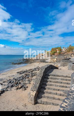 A quelques pas de la promenade jusqu'à la plage de Playa Blanca avec vue sur l'océan Atlantique sur Lanzarote Banque D'Images