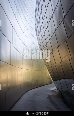 LOS ANGELES - août 2024 : Walt Disney concert Hall à Los Angeles, Californie. Il a été conçu par Frank Gehry et ouvert le 24 octobre 2003 Banque D'Images