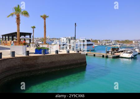 Aqaba en Jordanie - 17 mai 2024 : bateaux dans le port d'Aqaba Banque D'Images