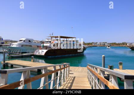 Aqaba en Jordanie - 17 mai 2024 : bateaux dans le port d'Aqaba Banque D'Images