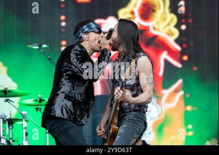 29 juin 2024 : Gary Cherone et Nuno Bettencourt jouent avec Extreme au festival Hellfest Open Air à Clisson Banque D'Images