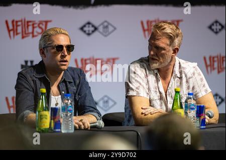 30 juin 2024 : Josh homme et Michael Shuman de Queens of the Stone Age discutent avec les journalistes lors d'une conférence de presse au Hellfest Open Air Banque D'Images