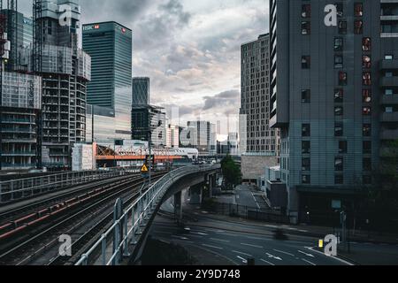 Canary Wharf, Londres - vue sur le quartier financier avec le siège de HSBC et les bâtiments modernes environnants Banque D'Images