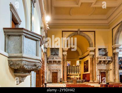 L'intérieur du Duomo de Livourne (Cattedrale di San Francesco), situé sur la Piazza Grande, Livourne, Toscane, Italie. Banque D'Images