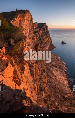 Mer Méditerranée depuis les falaises du parc naturel Sierra Helada, Benidorm, Alicante, Espagne - photo stock Banque D'Images