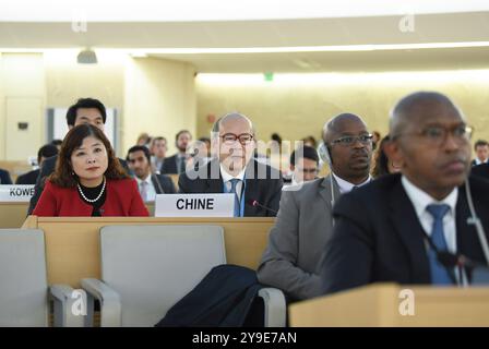 Genève, Suisse. 9 octobre 2024. Chen Xu, représentant permanent de la Chine auprès de l'Office des Nations Unies à Genève et d'autres organisations internationales en Suisse, intervient lors de la 57e session du Conseil des droits de l'homme des Nations Unies à Genève, Suisse, 9 octobre 2024. Une résolution marquant le 30e anniversaire de la Déclaration et du Programme d’action de Beijing a été adoptée par consensus mercredi lors de la 57e session du Conseil des droits de l’homme des Nations Unies. Crédit : Lian Yi/Xinhua/Alamy Live News Banque D'Images