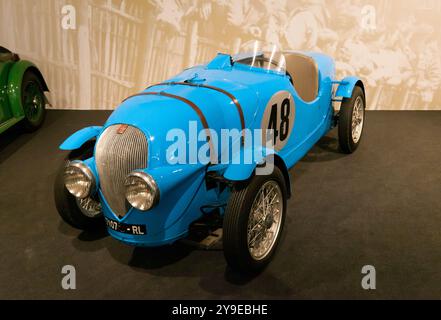 Vue de trois quarts de face d'une Fiat 500 Topolino qui est entrée dans l'édition 1937 des 24h du Mans, où elle a remporté l'indice de performance Banque D'Images