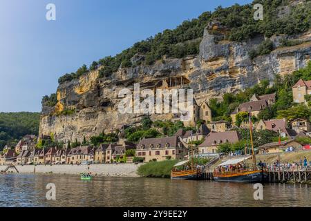 La Roc Gageac ; France : 20 août ; 2024 : village fluvial médiéval de la Roc Gageac en Dordogne Banque D'Images