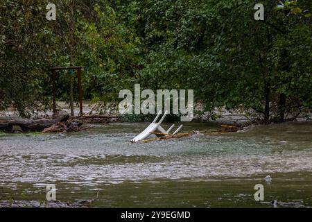 Milan, Italie. 10 octobre 2024. Il Fiume Lambro esonda all'interno del Parco Lambro all'altezza di via Feltre - Milano, Italia - Giovedì, 10 Ottobre 2024 (foto Stefano Porta/LaPresse) la rivière Lambro déborde à l'intérieur du parc Lambro via Feltre - Milan, Italie - jeudi 10 octobre 2024 (photo Stefano Porta/LaPresse) crédit : LaPresse/Alamy Live News Banque D'Images