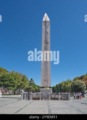 L'obélisque de Théodose, l'obélisque égyptien antique dans la ville moderne d'Istanbul, en Turquie Banque D'Images
