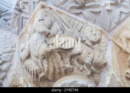 Villaviciosa, Asturies. Église de transition du XIIIe siècle entre roman et gothique. Santa Maria de la Oliva Banque D'Images