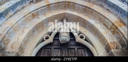 Villaviciosa, Asturies. Église de transition du XIIIe siècle entre roman et gothique. Santa Maria de la Oliva Banque D'Images