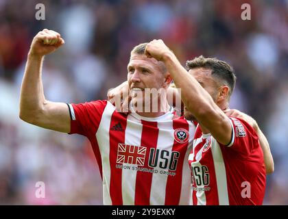 18 août 2019 ; Bramall Lane ; Sheffield, Yorkshire, Angleterre; premier League Football, Sheffield United contre Crystal Palace ; John Lundstram de Sheffield United fête avec George Baldock de Sheffield United à la fin du match - usage strictement éditorial. Aucune utilisation avec des fichiers audio, vidéo, données, listes de présentoirs, logos de club/ligue ou services « en direct » non autorisés. Utilisation in-match en ligne limitée à 120 images, pas d'émulation vidéo. Aucune utilisation dans les Paris, les jeux ou les publications de club/ligue/joueur unique Banque D'Images