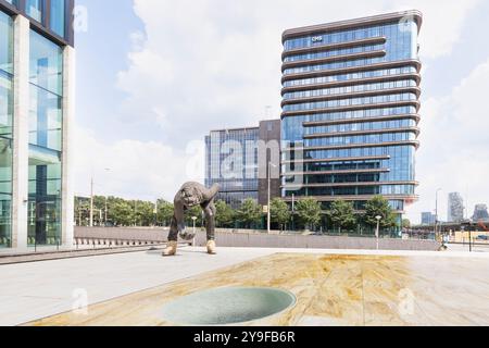 Immeuble de bureaux CMS moderne sur le Zuidas à Amsterdam. Banque D'Images