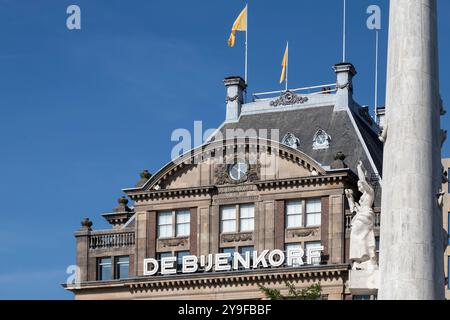 Façade du grand magasin de luxe - de Bijenkorf sur la place du Dam à Amsterdam. Banque D'Images