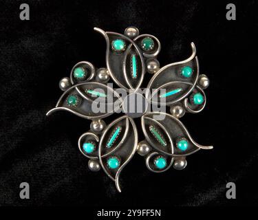 Vintage Zuni Native American Silver et Turquoise pendentif/broche 1970 Banque D'Images