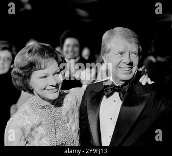 Le président Jimmy carter et la première dame Rosalynn carter lors des célébrations du jour de son investiture, en janvier 1977 Banque D'Images