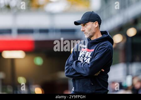 Alexander Ende (SC Verl, Cheftrainer) GER, SC Verl v. Borussia Moenchengladbach, Fussball, Testspiel, Spielzeit 2024/2025, 10.10.2024 le Règlement de la DFL interdit toute utilisation de photographes comme séquences d'images et/ou quasi-vidéo. Foto : Eibner-Pressefoto / Jan Rollinger Banque D'Images