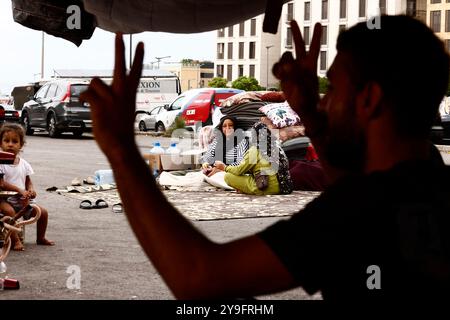 Liban. 10 octobre 2024. La vague de migration en provenance du sud du Liban, due aux attaques israéliennes, se poursuit vers la capitale Beyrouth, Liban, le 10 octobre 2024. Photo de Marc Fayad/ABACAPRESS. COM Credit : Abaca Press/Alamy Live News Banque D'Images