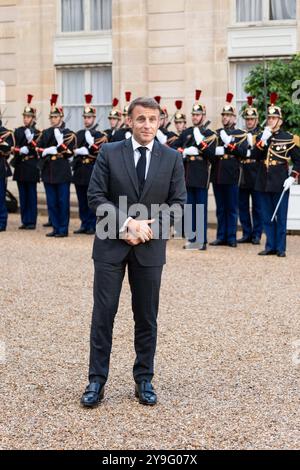 Paris, France. 10 octobre 2024. Le président français Emmanuel Macron après le départ du président ukrainien de l’Élysée à Paris le 10 octobre 2024. Photo de Alexis Jumeau/ ABACAPRESS. COM Credit : Abaca Press/Alamy Live News Banque D'Images