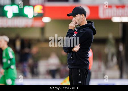 Alexander Ende (SC Verl, Cheftrainer) GER, SC Verl v. Borussia Moenchengladbach, Fussball, Testspiel, Spielzeit 2024/2025, 10.10.2024 le Règlement de la DFL interdit toute utilisation de photographes comme séquences d'images et/ou quasi-vidéo. Foto : Jan Rollinger Banque D'Images